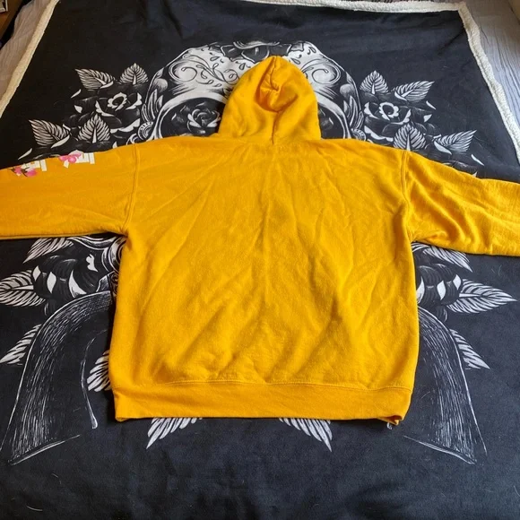 Yellow hoodie - Picture 3 of 3